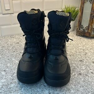 Men’s Columbia winter insulated boots.